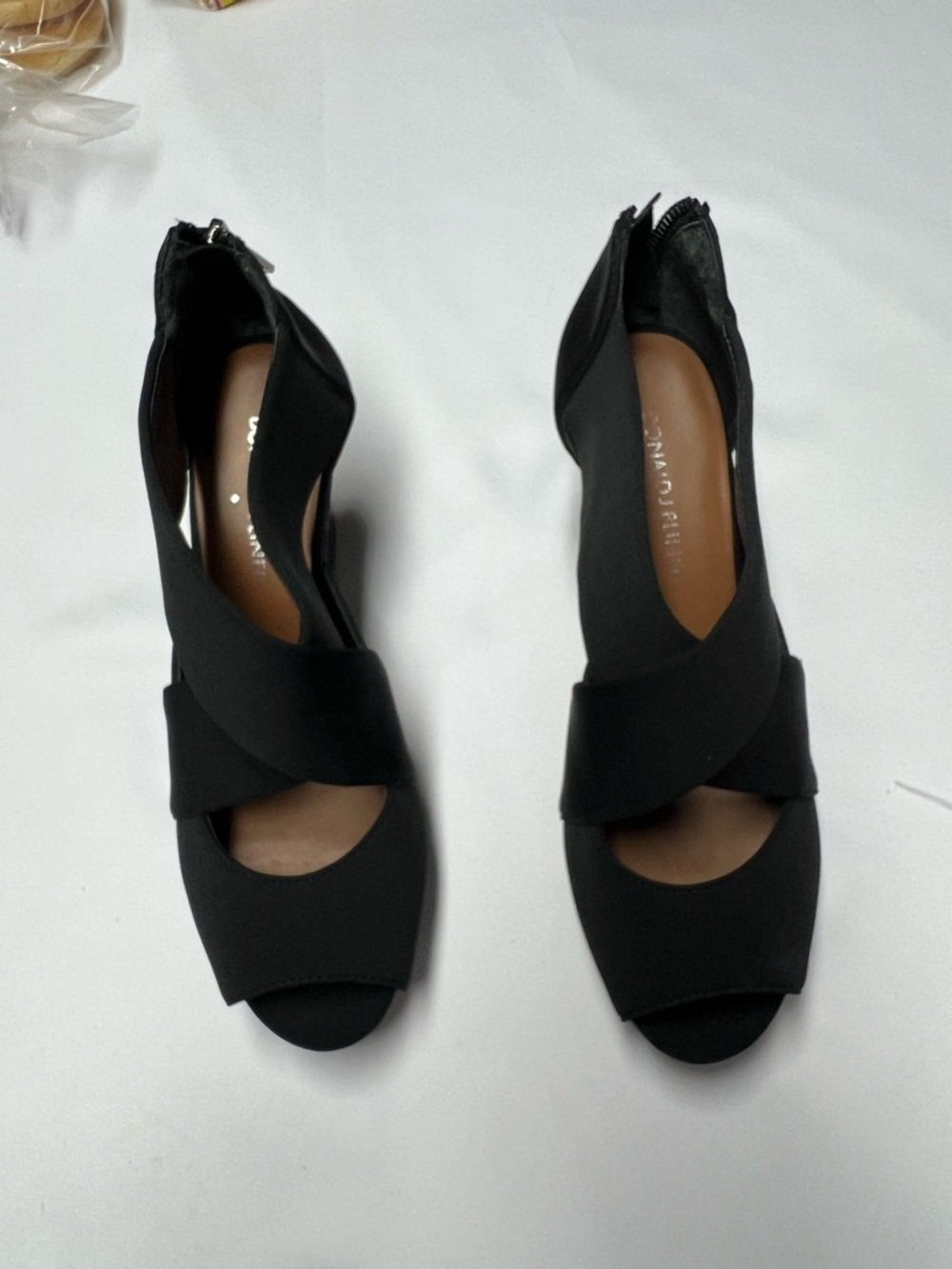 Donald J Pliner Aurora black strappy wedge sandals 7.5M
